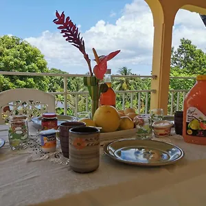 D'hôte Dans La Charmante Commune De Ste Rose Séjour chez l'habitant
